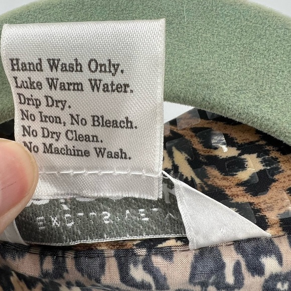 Exclusively Misook leopard print, sequent zip front jacket M - Picture 12 of 12